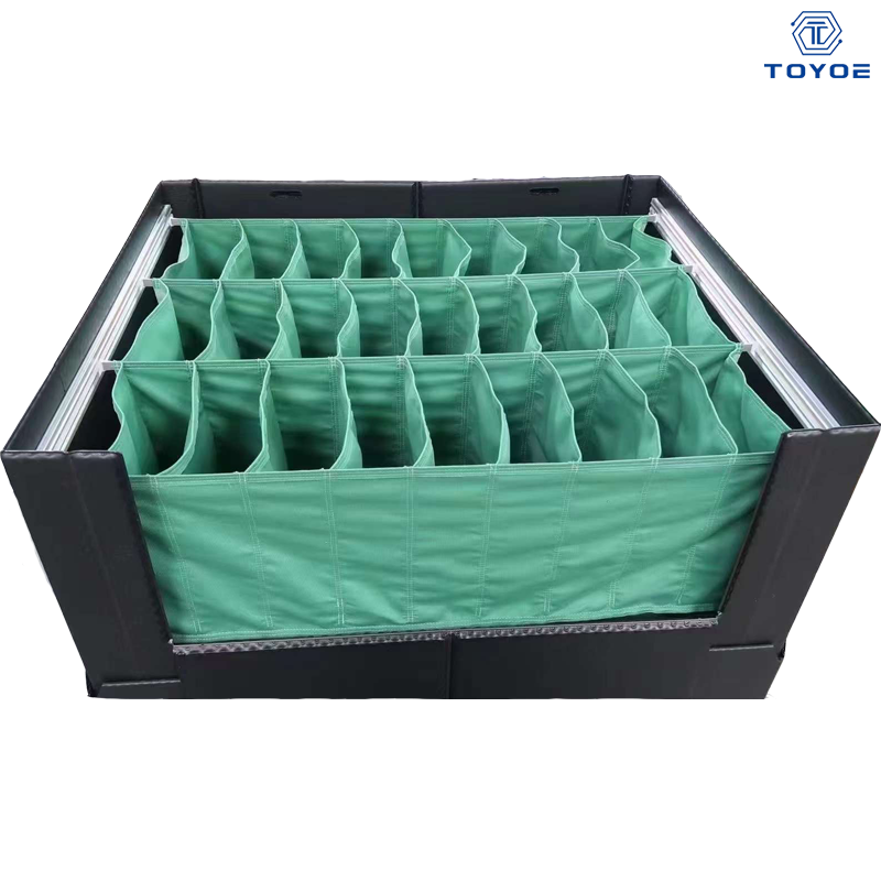Boîtes à palettes pliables avec doublure personnalisée premium pour le transport de pièces automobiles.