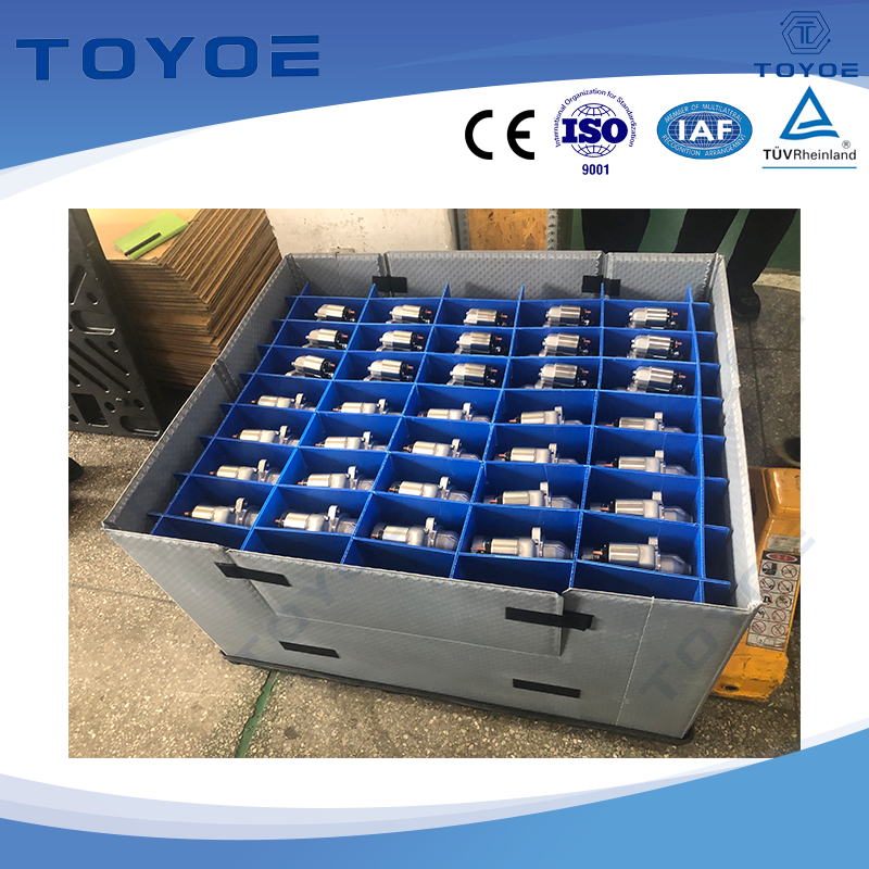 Boîtes à palettes pliables avec doublure personnalisée premium pour le transport de pièces automobiles.