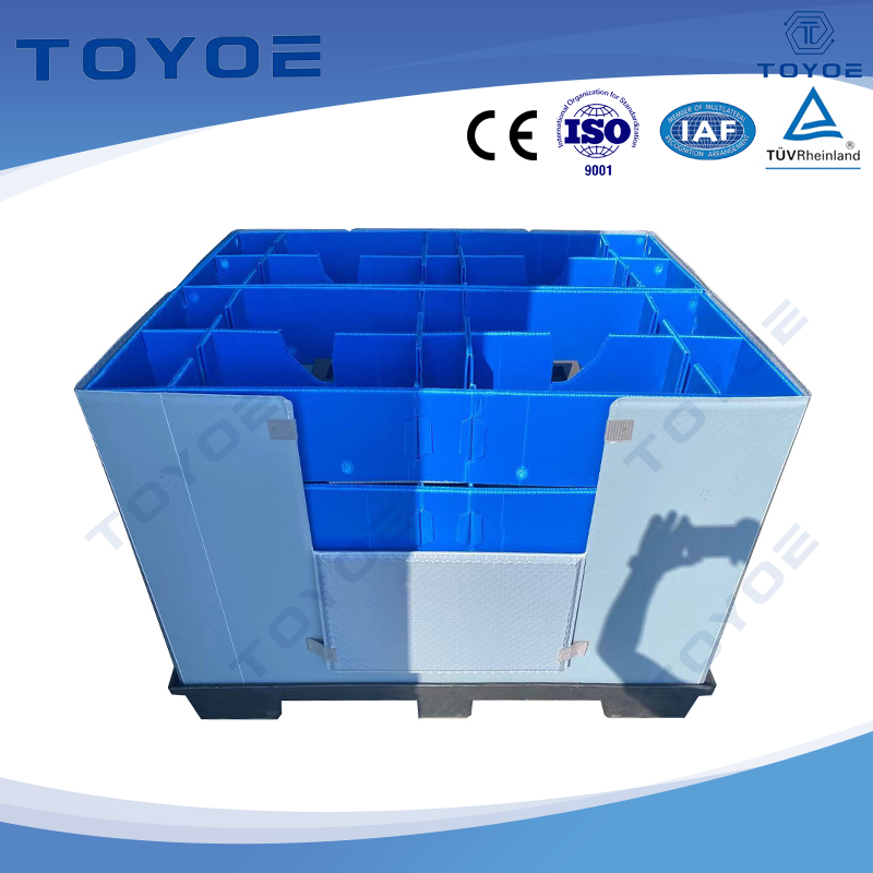 Boîtes à palettes en plastique avec doublure en nid d'abeille pour une protection premium.