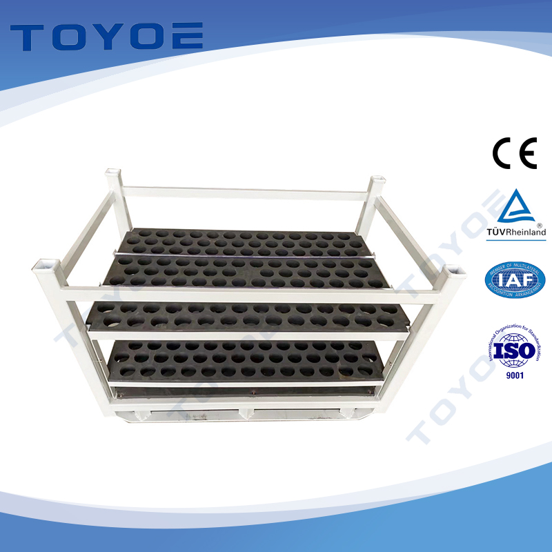 Les racks métalliques s'adaptent étroitement pour stocker les batteries de voiture