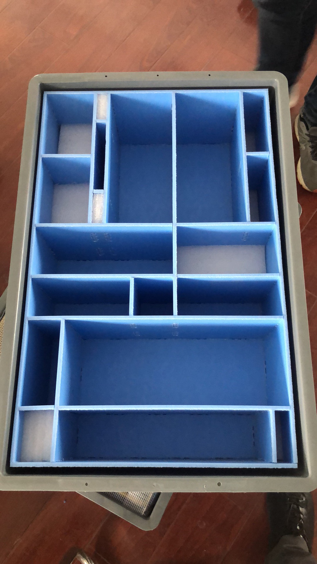 Ecodura Furniture Crate - Surface d'auto-cicatrisation pour les finitions brillantes