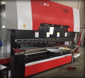 Machine &agrave; cintrer 