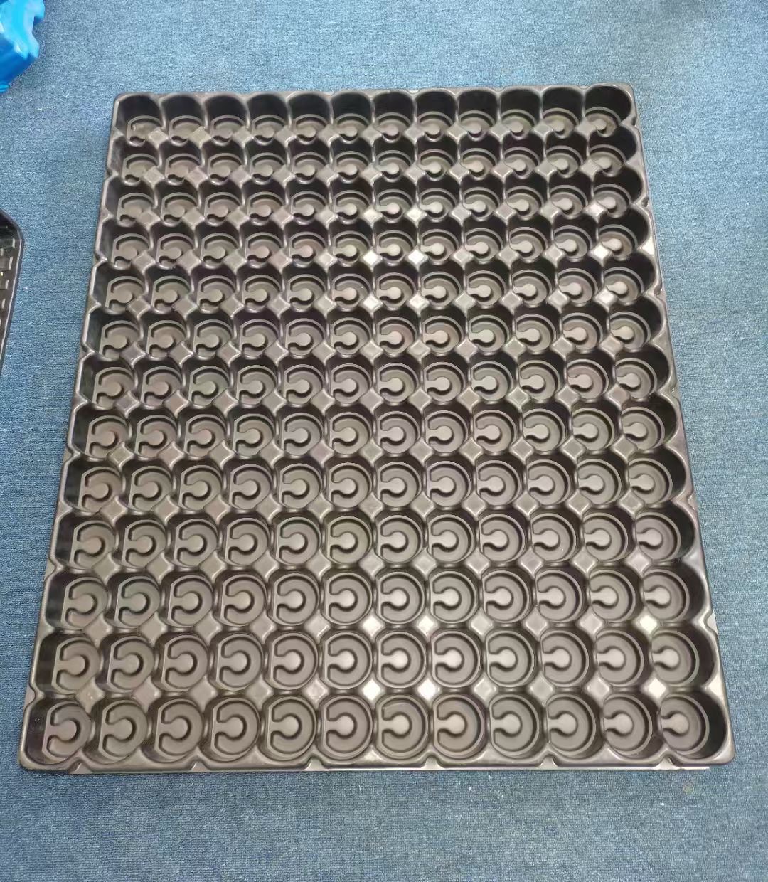 Boîte de bouclier en coaming multisectoriel avec économies de volume