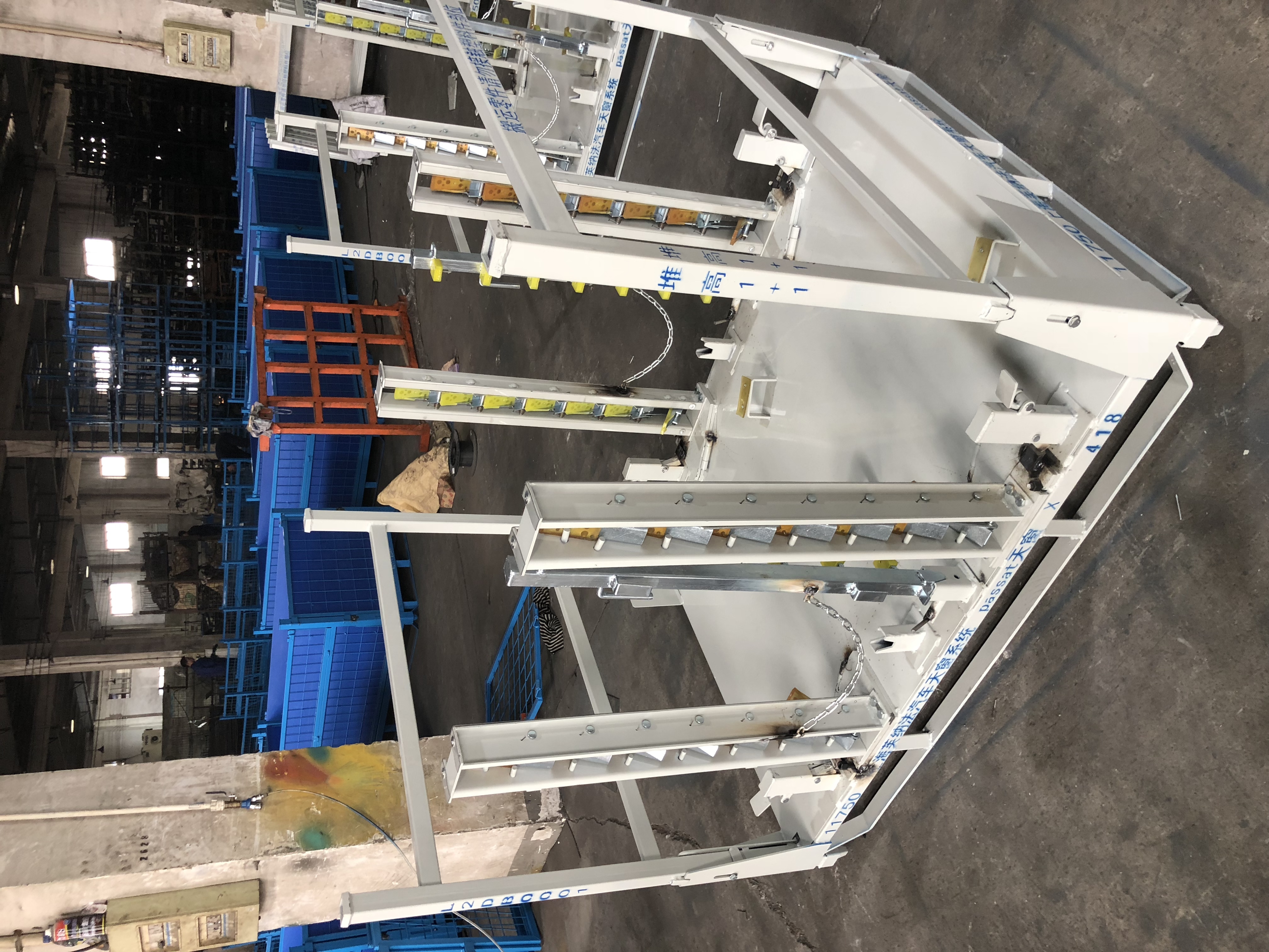Les racks métalliques personnalisables s'intègrent parfaitement aux lignes de production OEM.