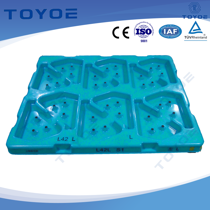 Des boîtes HDPE bordées de mousse protégent les pièces automobiles en toute sécurité.