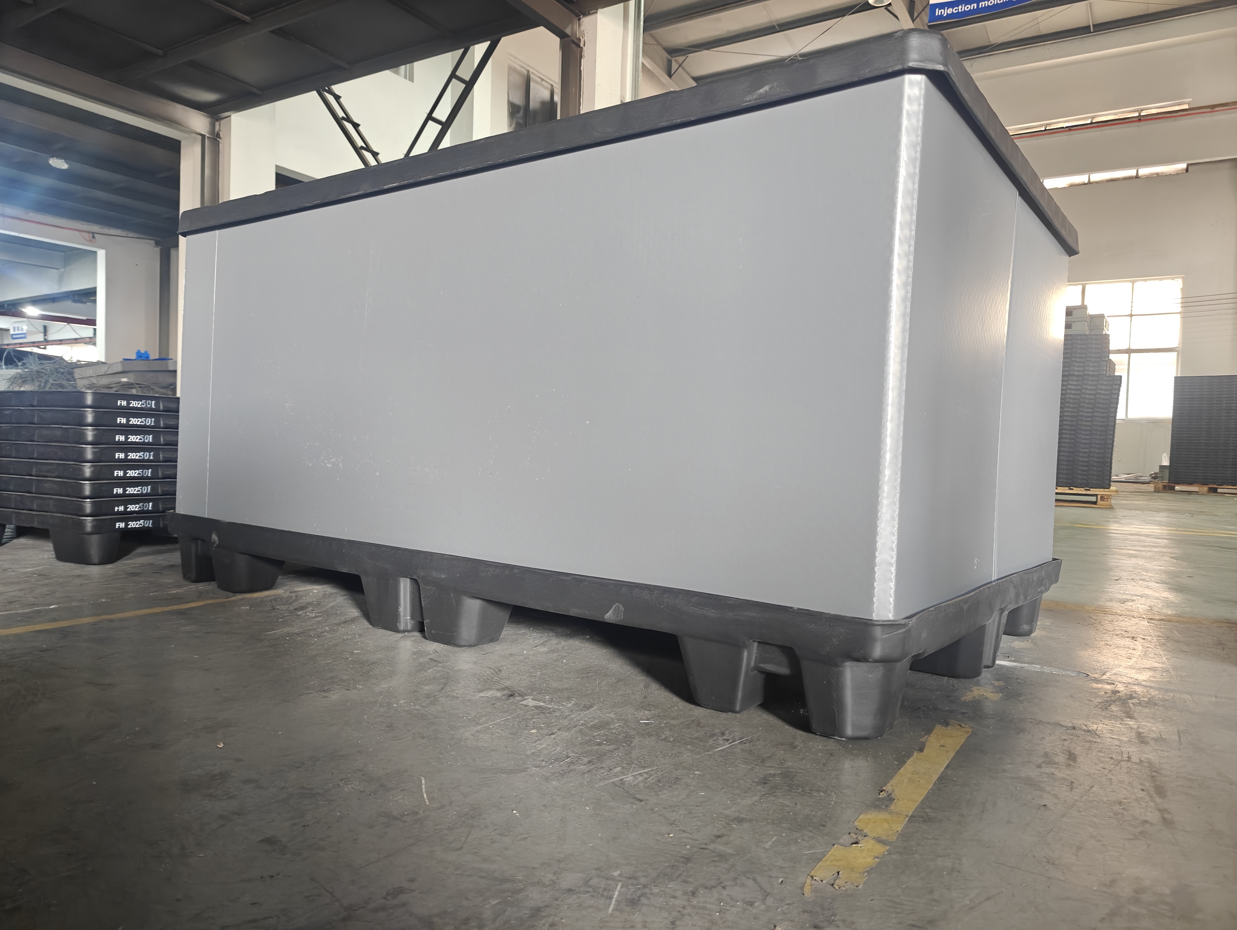 Rénits d'emballage en plastique bleu pour le transport de pièces automobiles