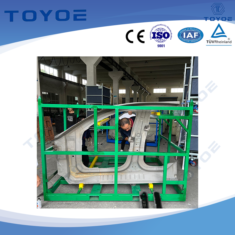 Les racks en acier stockent des portes en aluminium automobile à l'échelle mondiale.