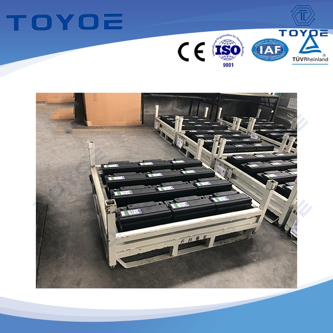 Des supports métalliques empilables et pliables pour les batteries de voiture, parfaits pour l'expédition.