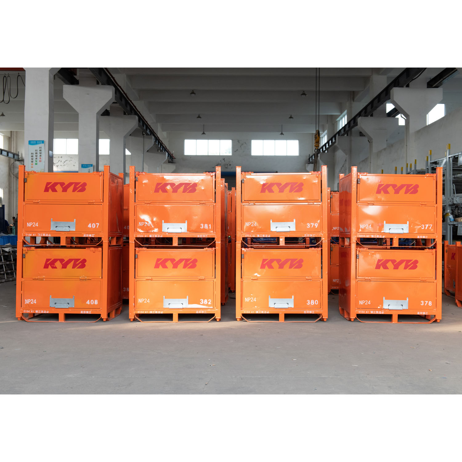 Les cages pliantes avec doublure en tissu assurent la protection des composants.