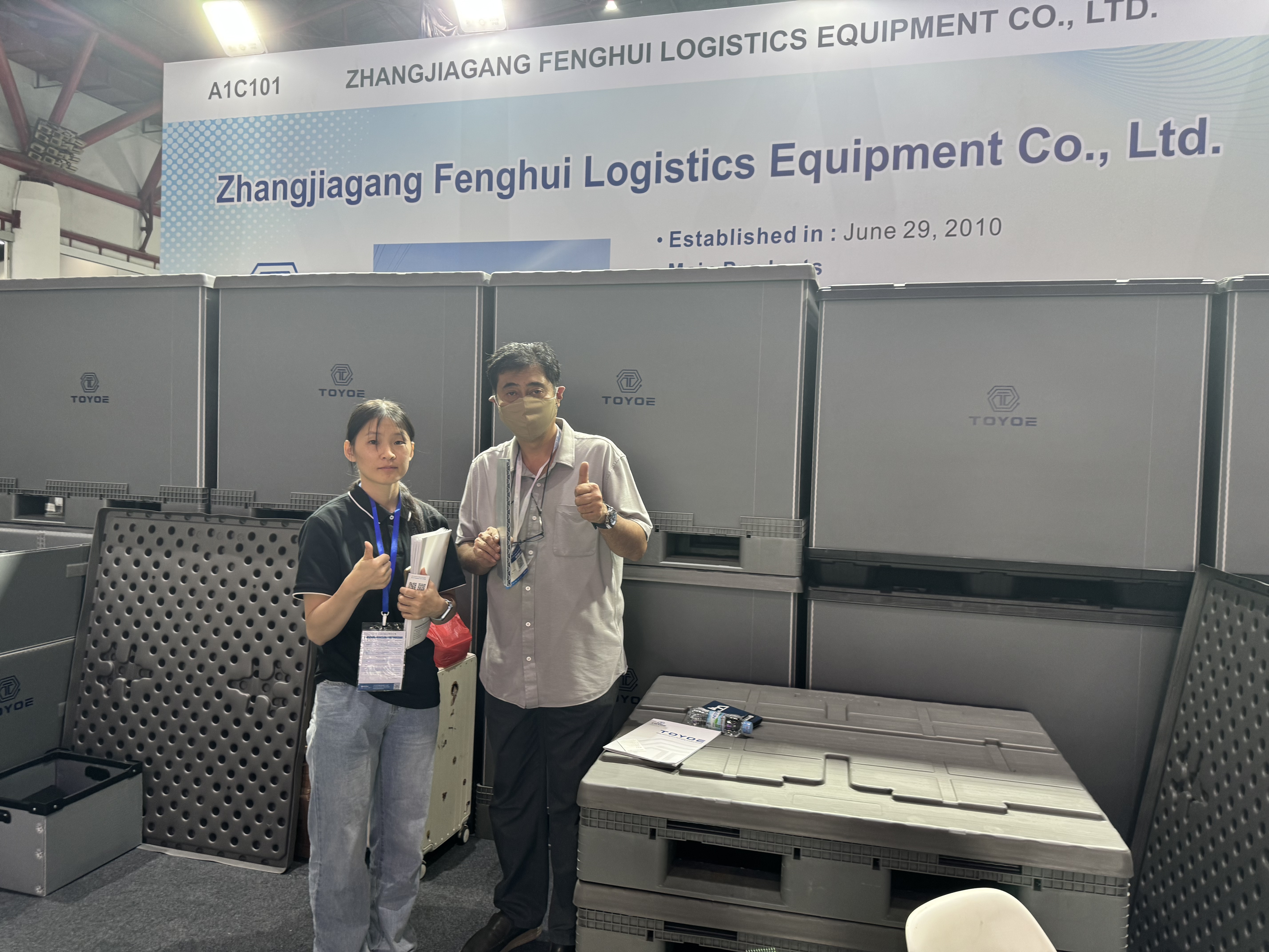 Photo de groupe &agrave; l'exposition